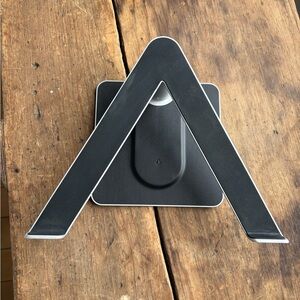 Apple Hi-Rise Adjustable Laptop Stand